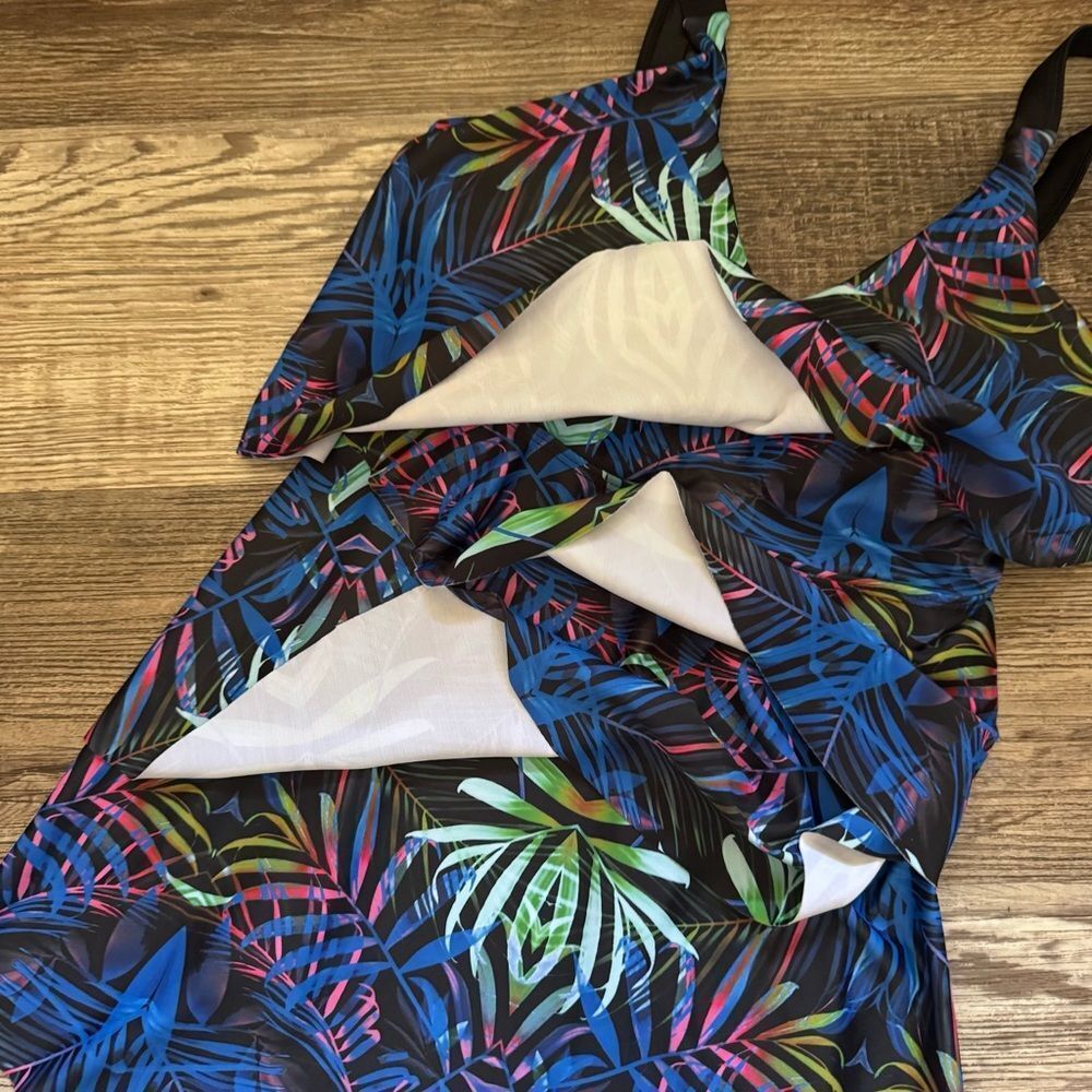 Tropical Leaf Print Ruffle Swimsuit - Picture 6 of 11